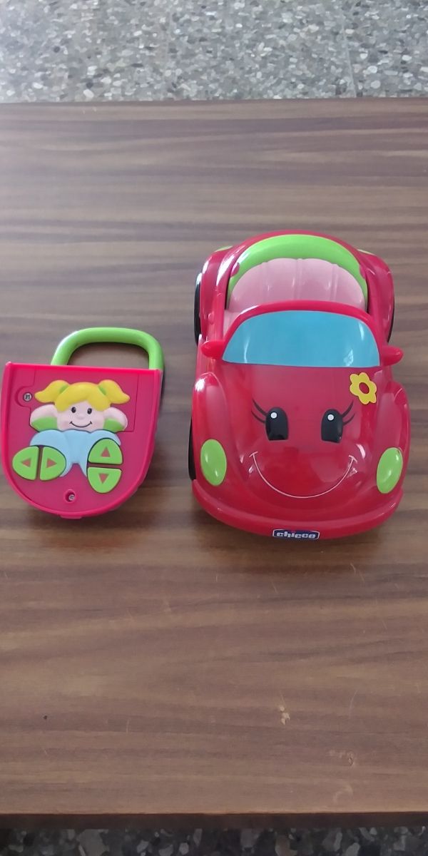 Mi primer coche teledirigido marca chicco
