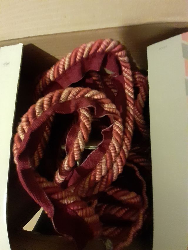 Cordón pasamanería calidad granate 2€ metro