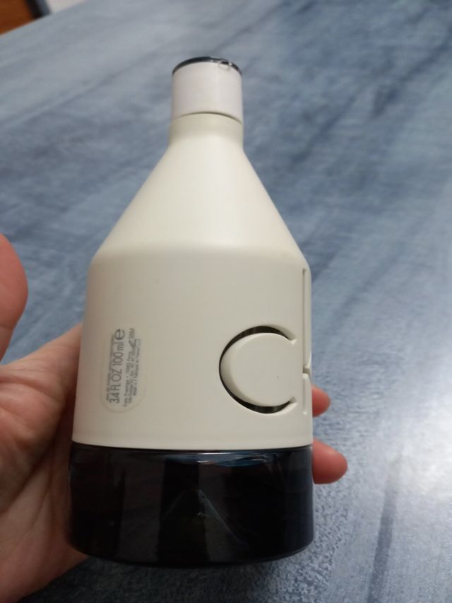 Calvin Klein in 2 bottiglie di profumo vuote