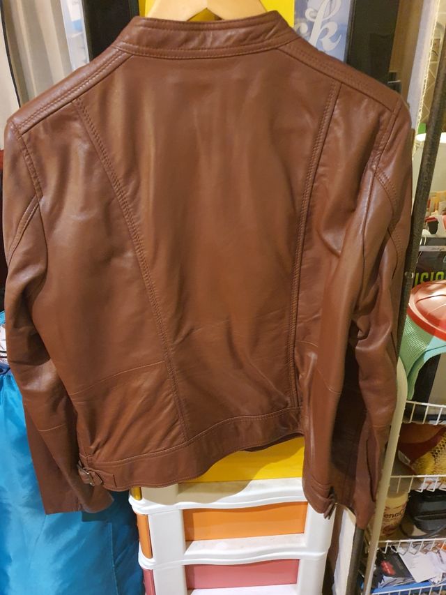 Cazadora de piel de cordero.