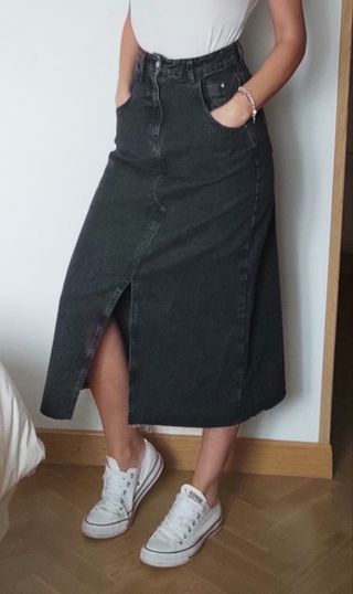 Falda vaquera Zara, midi, talla S de segunda mano por 19 EUR en Móstoles en  WALLAPOP