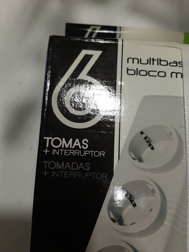 6 Tomas + interruptor sin estrenar