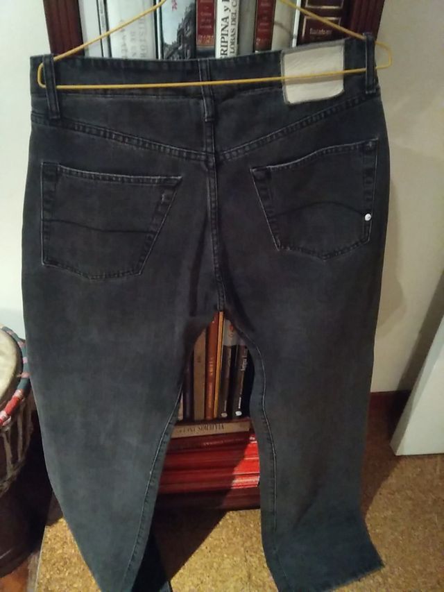 vaquero negro chico made in Pasaia (Guipúzcoa)