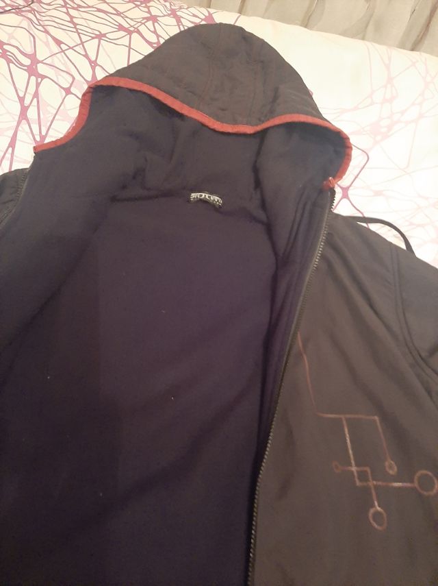 abrigo fino negro impermeable