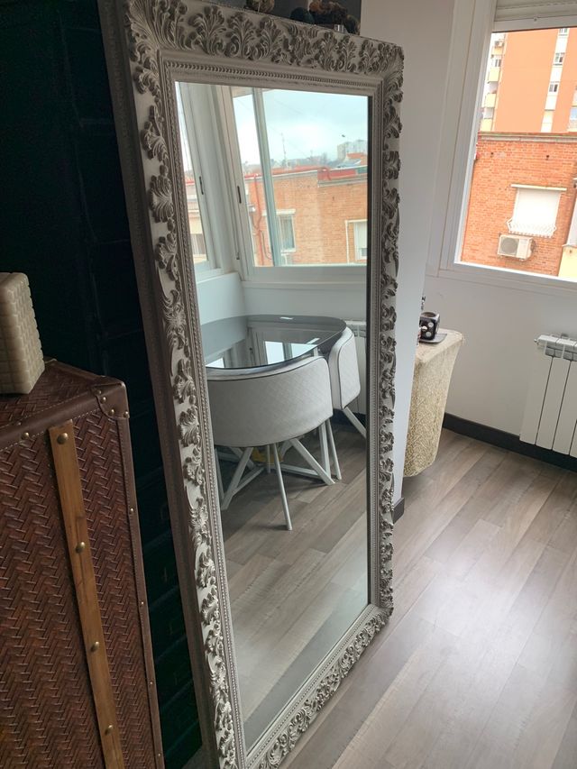 Espejo de pie de segunda mano por 300 € en Madrid en WALLAPOP