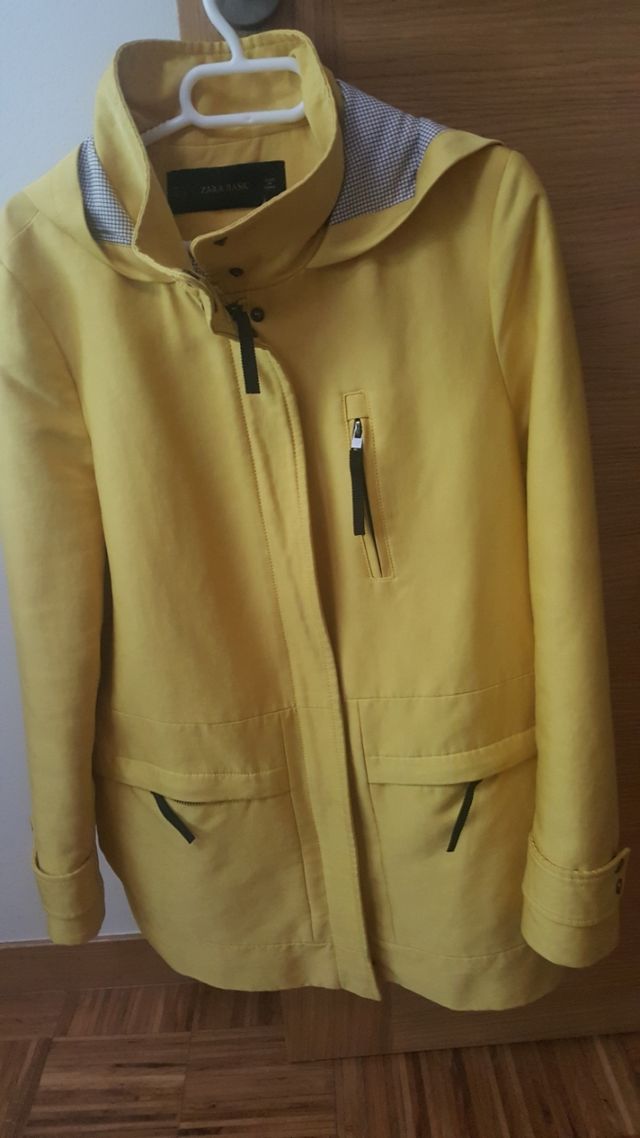 parka amarilla