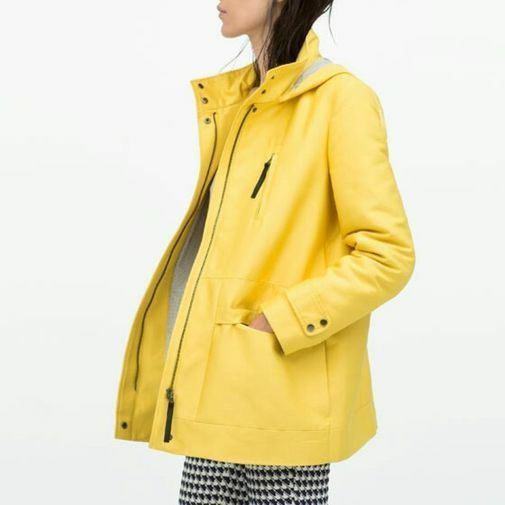 parka amarilla