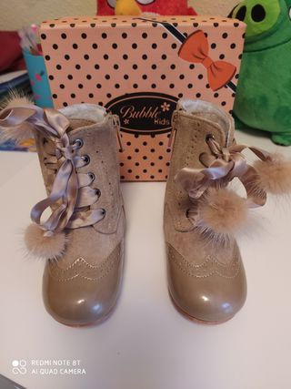 Pascualas o botas bebe,niña de segunda mano por 30 EUR en Durango en  WALLAPOP