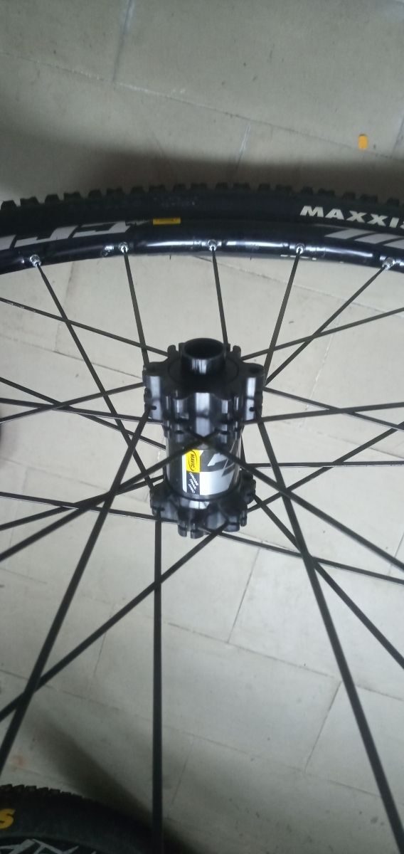 Rueda delantera Mavic Crosstrail 26 Tubeless