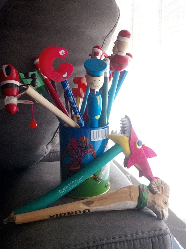 Varietà di matite e penne speciali