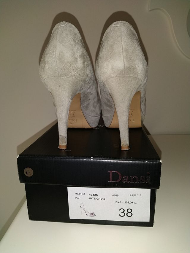 Zapatos de piel con tacón marca Dansi