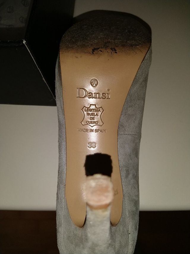 Zapatos de piel con tacón marca Dansi