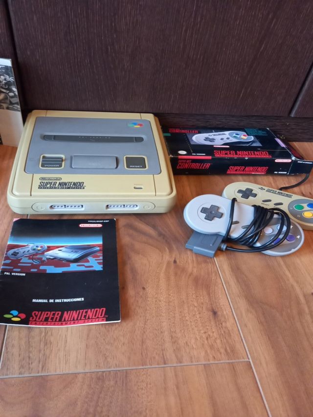 Super Nintendo, con giochi e controller
