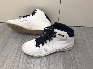 Zapatillas baloncesto Kipsta talla 35 de segunda mano por 15 EUR en  Majadahonda en WALLAPOP