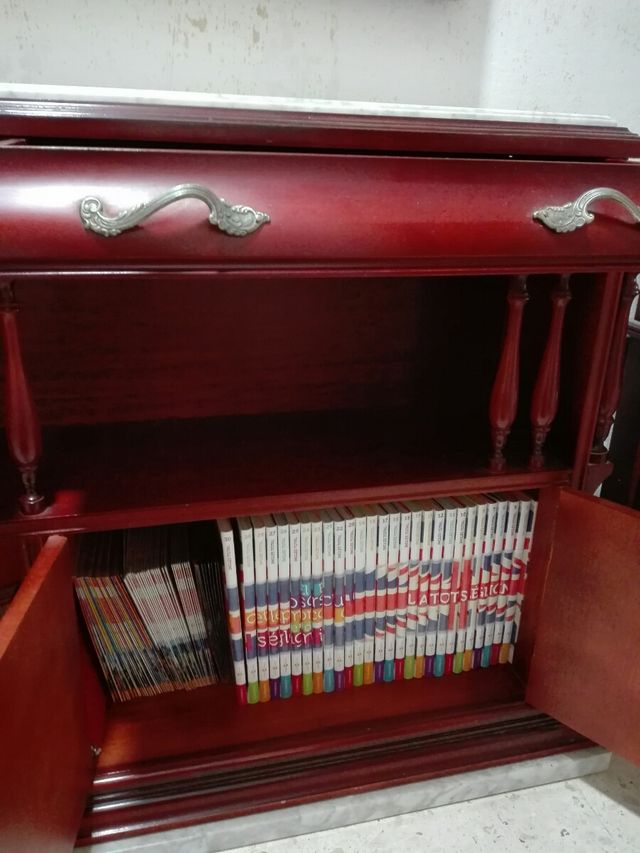 Recibidor madera con base de marmol