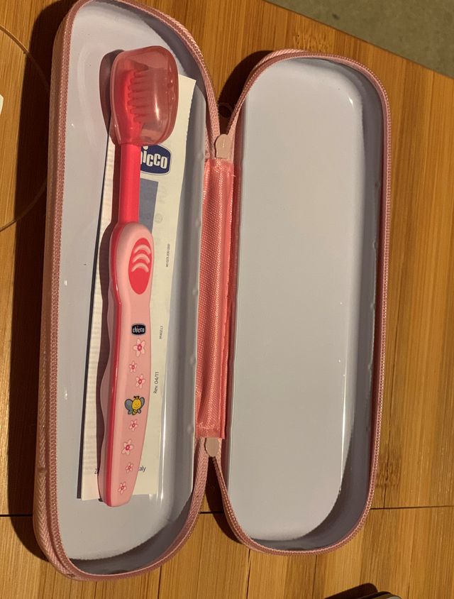 Cepillo dientes infantil y estuche chicco rosa