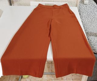 Pantalón culotte zara xs pero S ajustado vale de segunda mano por 8 EUR en  L\\'Hospitalet de Llobregat en WALLAPOP