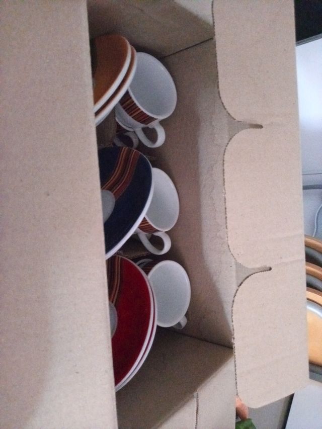 precioso y origina juego de café.Nuevo a estrenar.