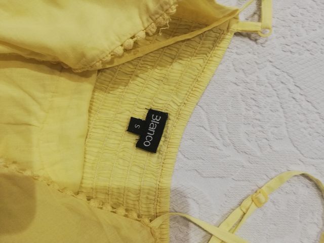 Blusa amarilla de tirantes