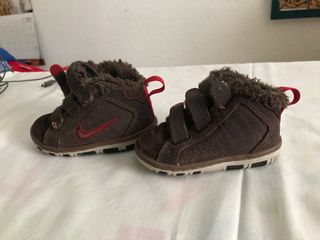 Botas Nike bebé 19\\'5 de segunda mano por 10 EUR en Toledo en WALLAPOP