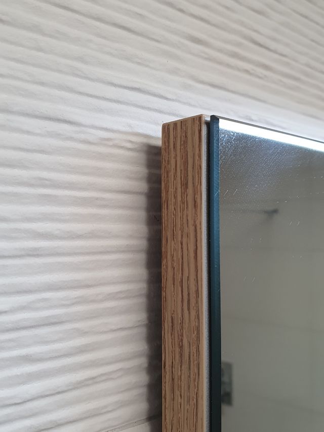 Espejo baño 70x70cm con canto de madera