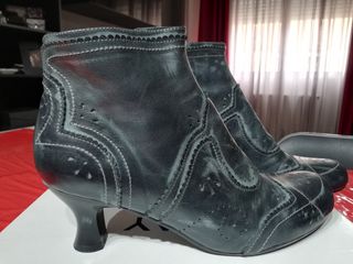 Botines de tacón negro de segunda mano en La Fortuna en WALLAPOP