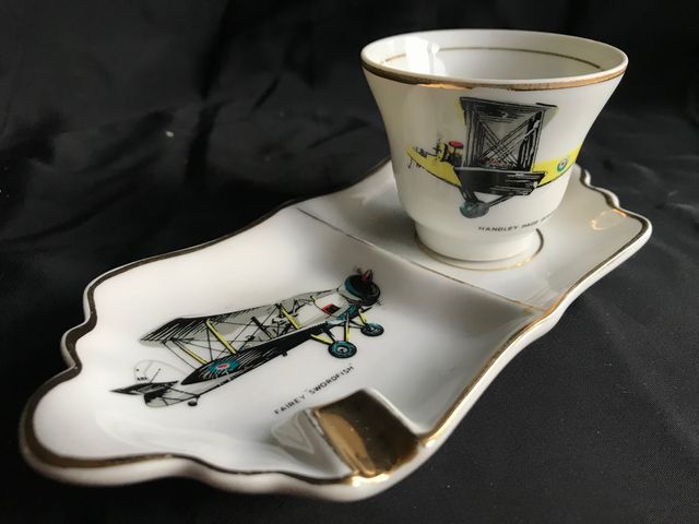 Biplanos Guerras. Juego individual café antiguo.