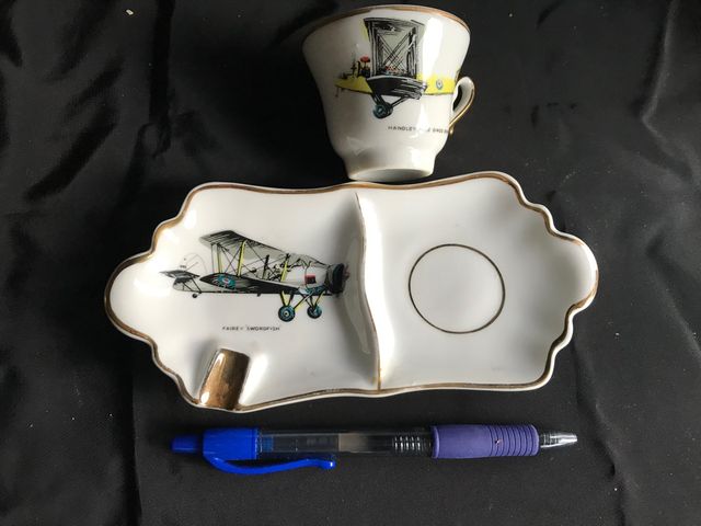 Biplanos Guerras. Juego individual café antiguo.