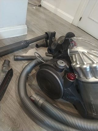 Dyson dc32 allergy parquet plus de segunda mano por 215 EUR en Las Rozas de  Madrid en WALLAPOP