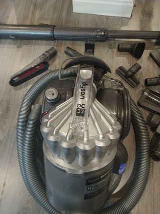 Dyson dc32 allergy parquet plus de segunda mano por 215 EUR en Las Rozas de  Madrid en WALLAPOP