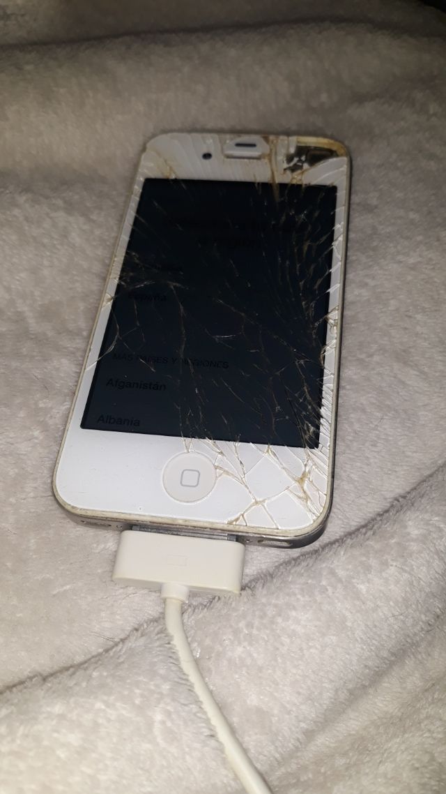 iphone 4 o 4S y cargador para el mismo