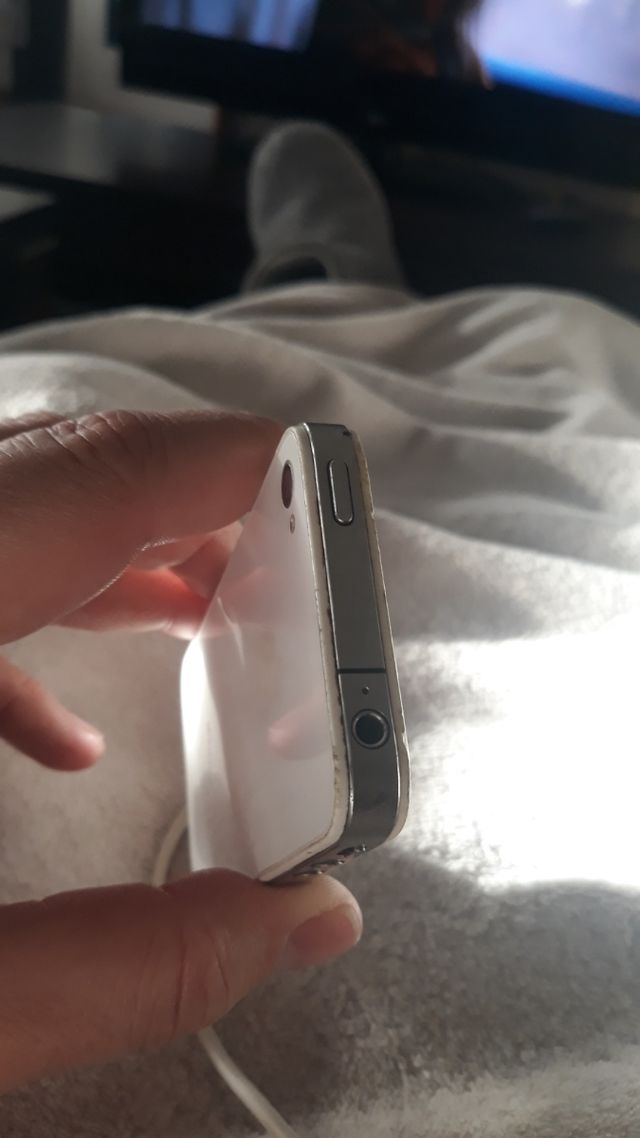 iphone 4 o 4S y cargador para el mismo