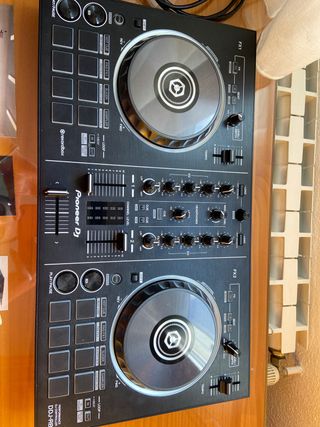 Mesa de mezclas Pioneer DDJ-RB de segunda mano por 280 EUR en Albacete en  WALLAPOP
