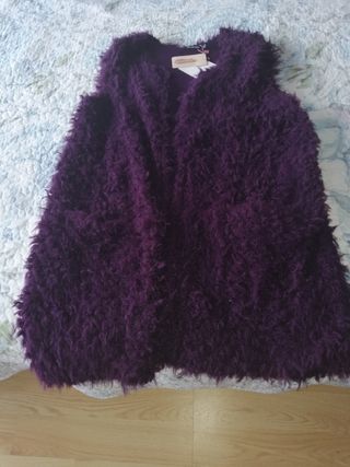 Chaleco morado stradivarius de segunda mano por 5 EUR en Requejada en  WALLAPOP