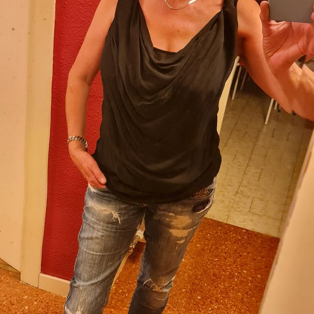 camiseta de chica negra. Talla S