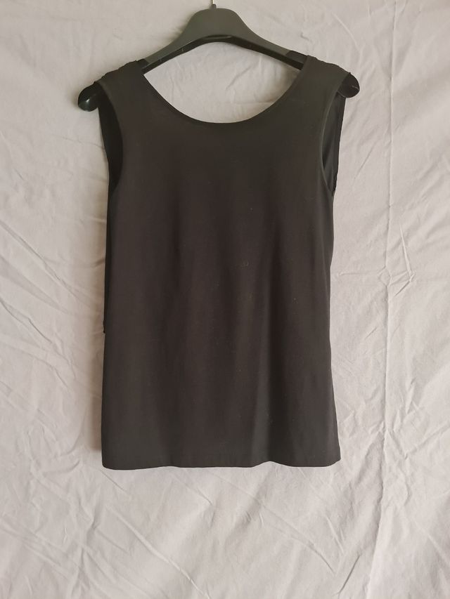 Camiseta negra de chica. Talla S