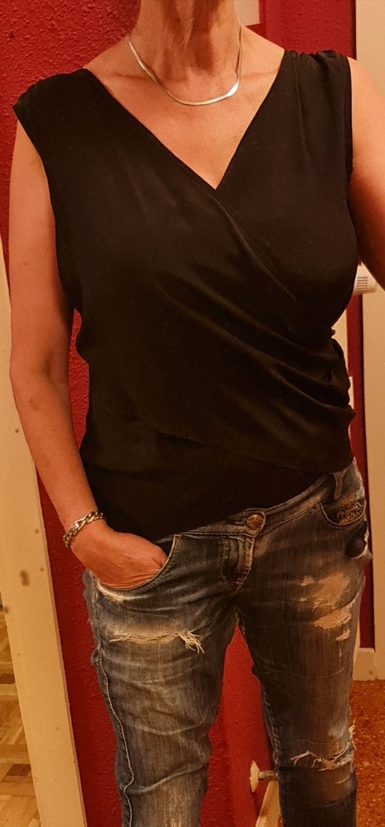 Camiseta negra de chica. Talla S