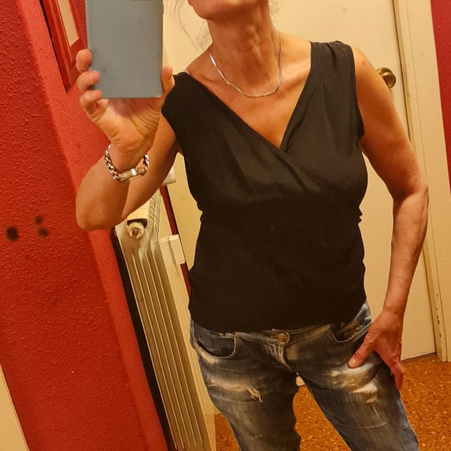 Camiseta negra de chica. Talla S