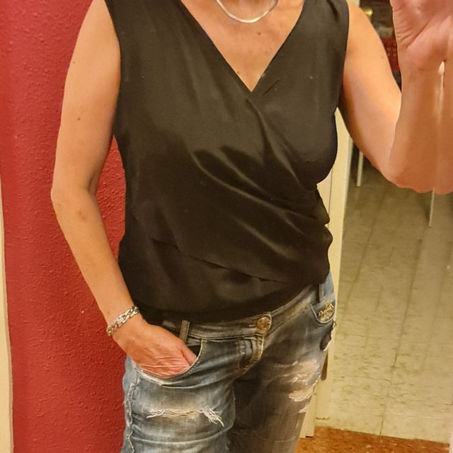 Camiseta negra de chica. Talla S