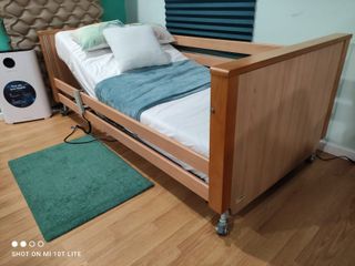 Cama electrica articulada elevable.