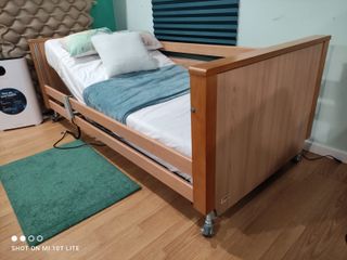 Cama electrica articulada elevable.