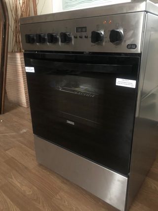 Cocina independiente Zanussi zcv65311xa de segunda mano por 505 EUR en  Azpeitia en WALLAPOP