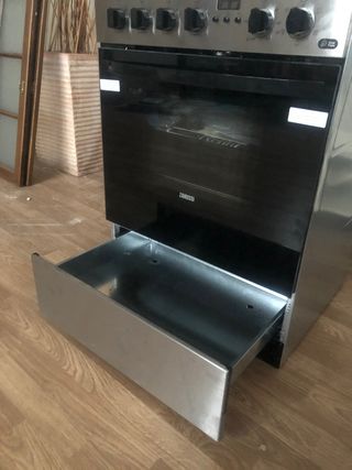 Cocina independiente Zanussi zcv65311xa de segunda mano por 505 EUR en  Azpeitia en WALLAPOP