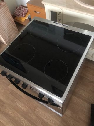 Cocina independiente Zanussi zcv65311xa de segunda mano por 505 EUR en  Azpeitia en WALLAPOP