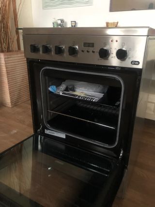 Cocina independiente Zanussi zcv65311xa de segunda mano por 505 EUR en  Azpeitia en WALLAPOP