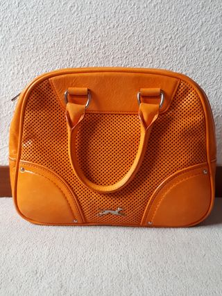 Bolso naranja Bimba y Lola de segunda mano por 35 EUR en Tres Cantos en  WALLAPOP