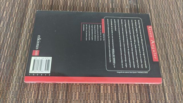 Libro La mirada de la noche. 12+ años