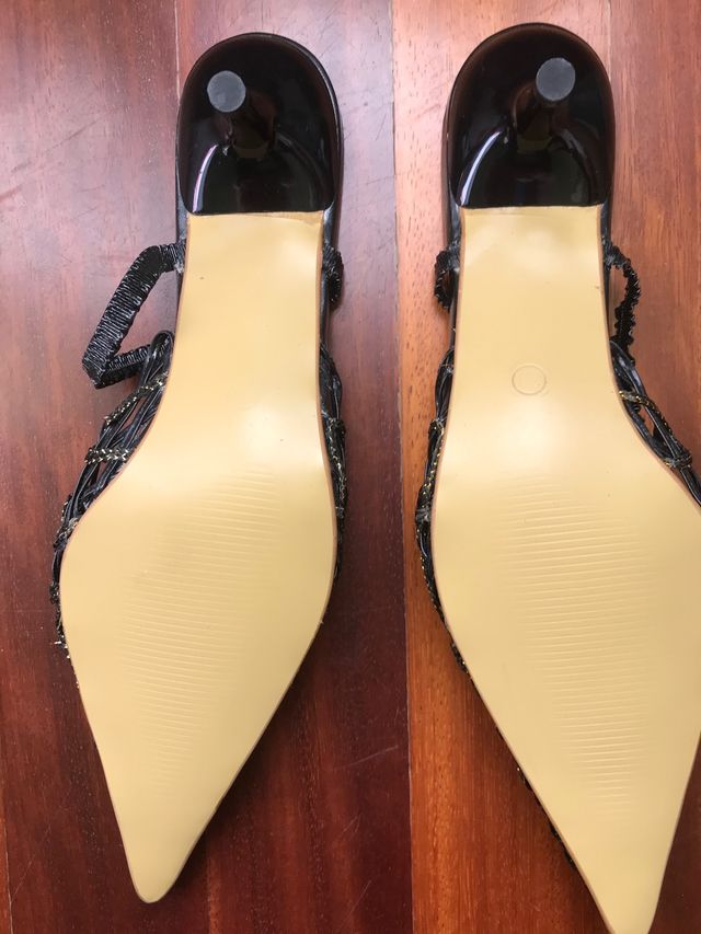 Zapatos charol negro y dorados