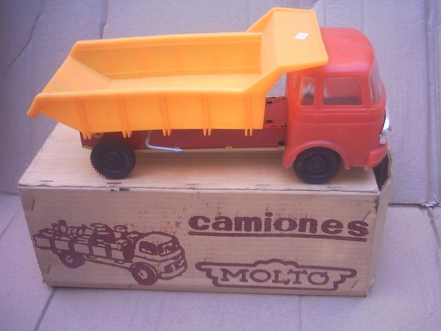 CAMION MOLTO 30 CM