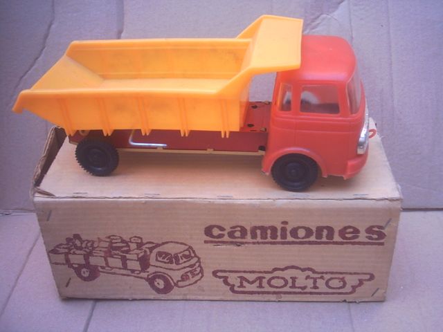 CAMION MOLTO 30 CM